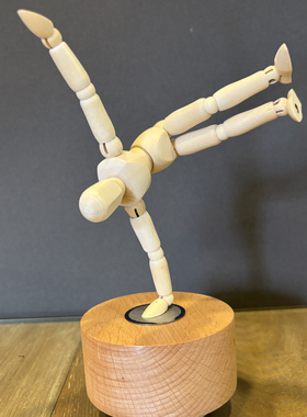 创意旋转磁吸木人儿童女生礼物