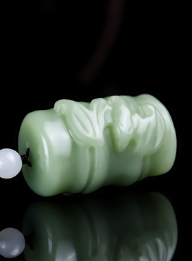 和田玉籽料竹子蝙蝠手把件