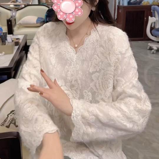 高级感重工提花刺绣蕾丝v领衬衫女冬法式气质漂亮温柔打底衫上衣