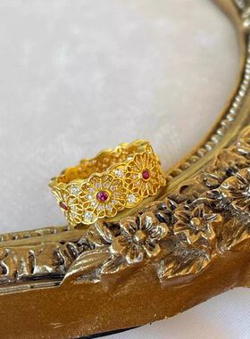 黄金色新款红玫瑰花窗宝石镂空