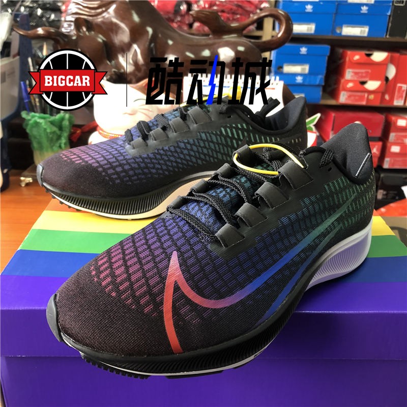 NIKE AIR ZOOM PEGASUS 37 BETRUE 黑彩虹跑鞋 CV0266-001 - 图0