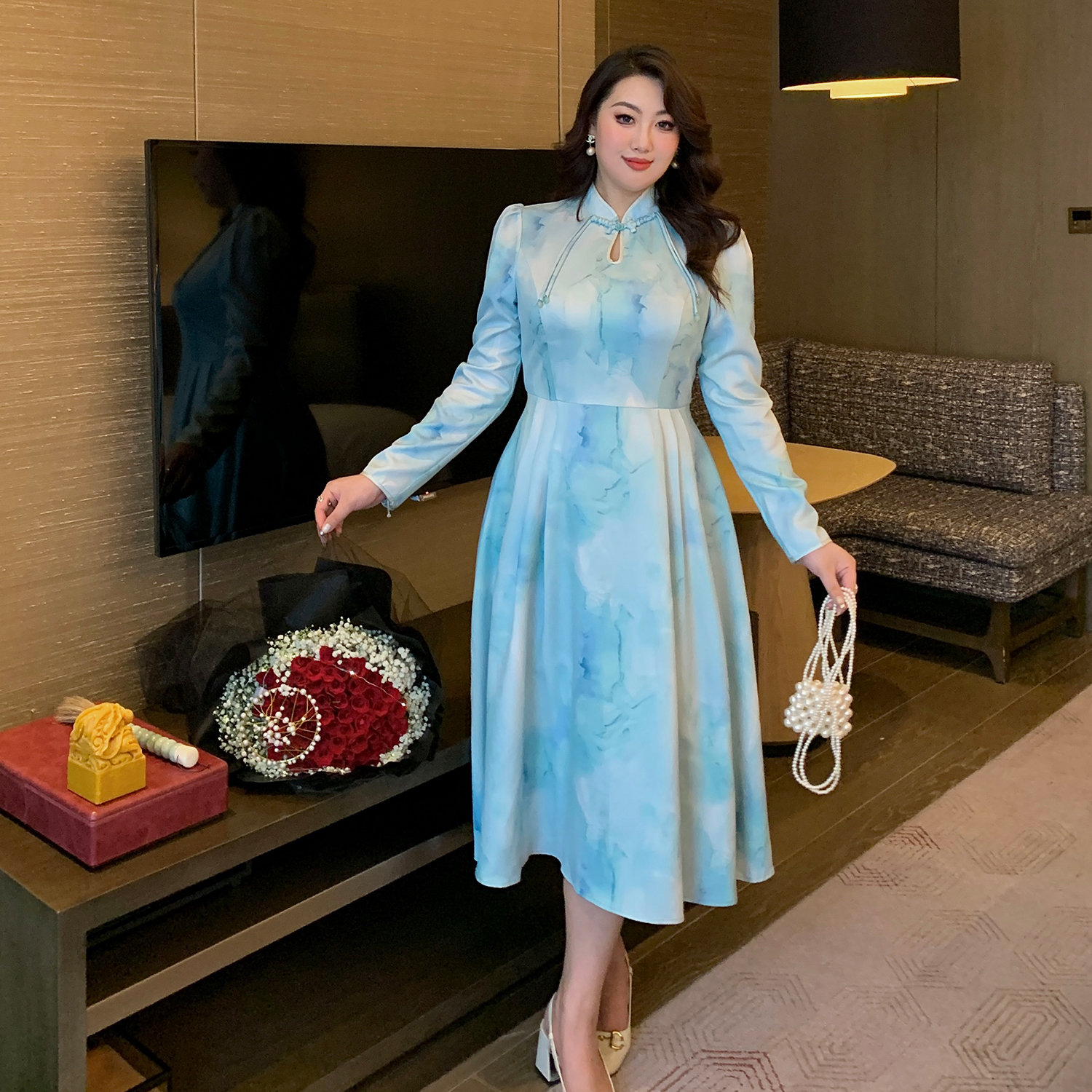 GLEC大码女装2025年秋装新中式国风流苏盘扣设计感时尚优雅连衣裙 - 图1