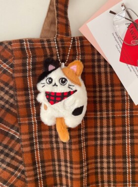 拎起一只猫毛绒公仔背包挂件配饰