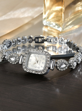 轻奢小香风手表高颜值气质学生数字女表彩色满钻女表方形链条腕表