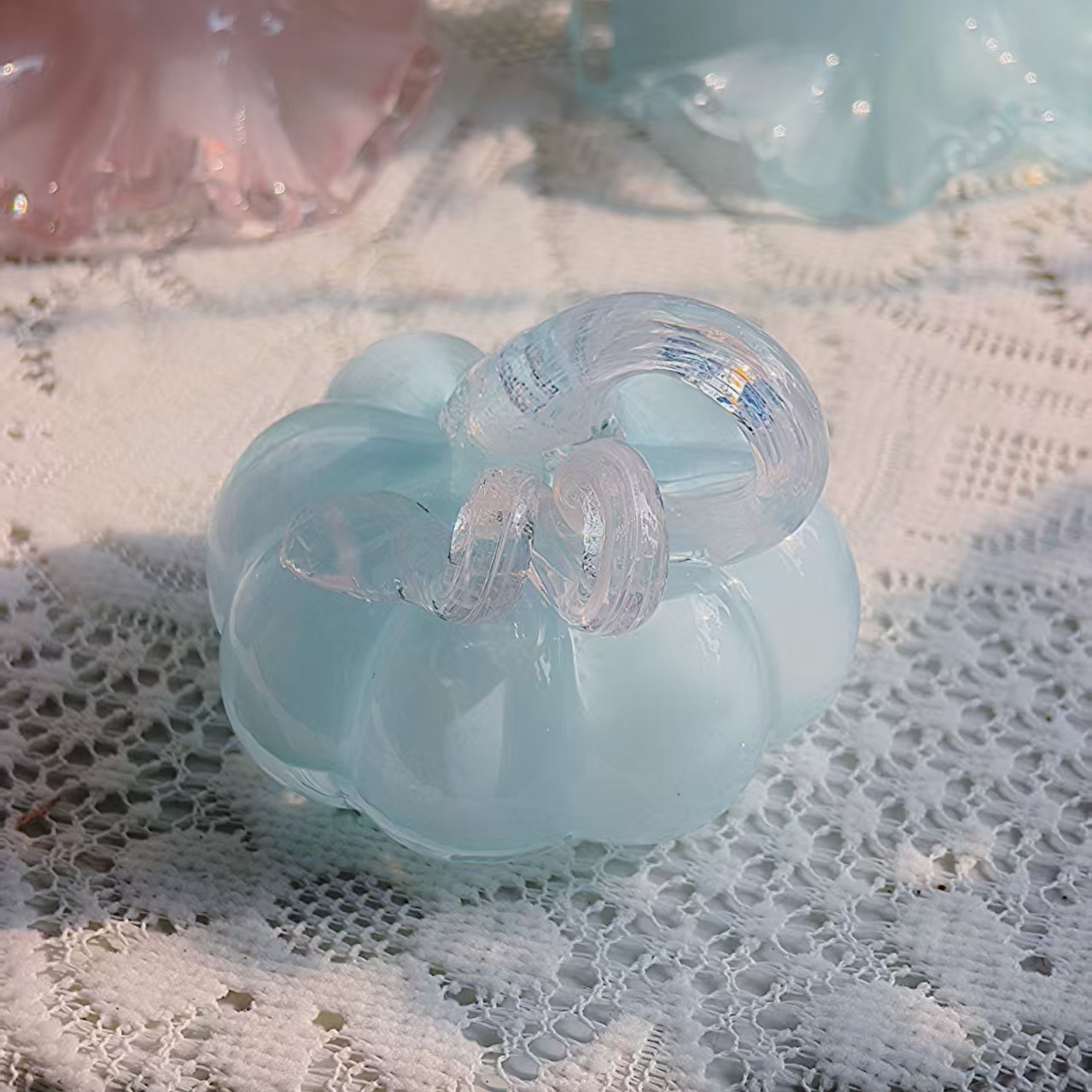 可爱嫩浅粉色浅蓝色纯手工彩色玻璃南瓜摆件拍照摄影道具镇纸礼物 - 图0
