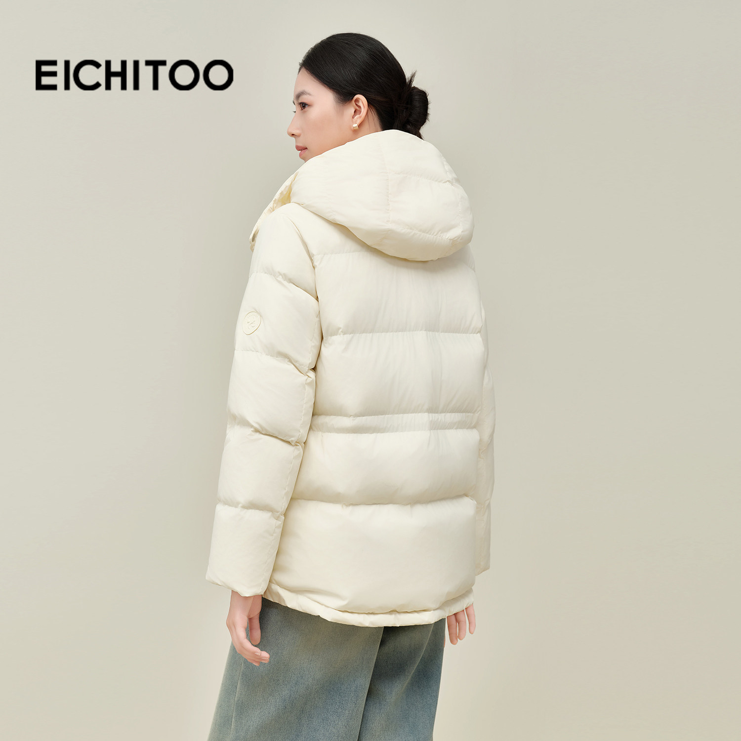 爱居兔简约保暖户外羽绒服女2025年冬季新款立领连帽防风短外套,淘宝优惠券,粉丝福利购,淘宝优惠卷