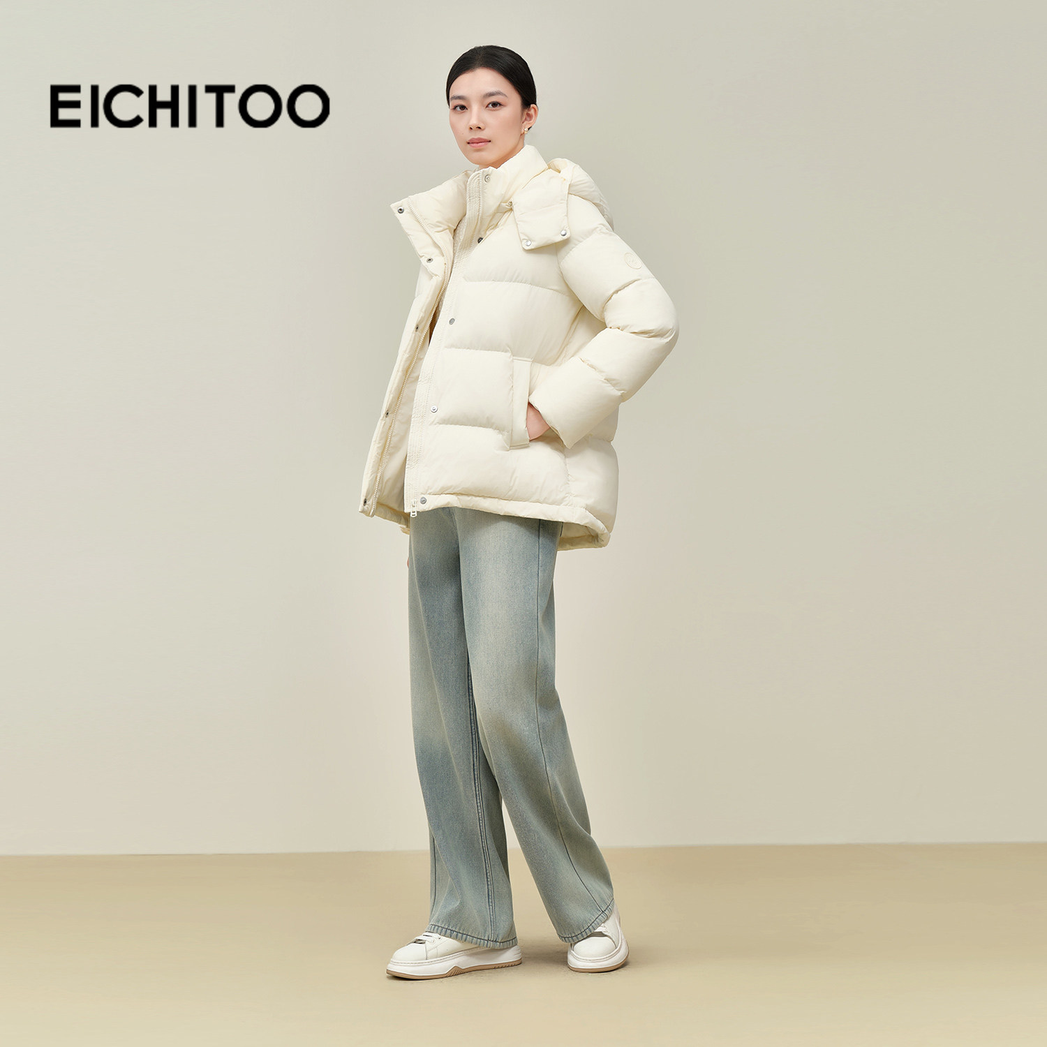 爱居兔简约保暖户外羽绒服女2025年冬季新款立领连帽防风短外套,淘宝优惠券,粉丝福利购,淘宝优惠卷