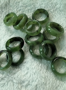 和田玉碧玉戒指可选圈口，男女都可以佩戴，送朋友礼物生日礼品