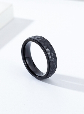 泰爱你钛钢时尚手工捶打锤纹戒指