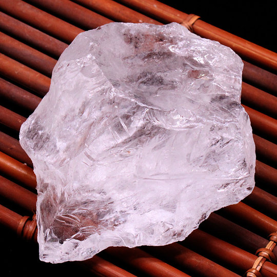 Ruhongbai crystal rough wool particles