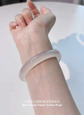 白月光玛瑙玉手镯玉髓大码手镯