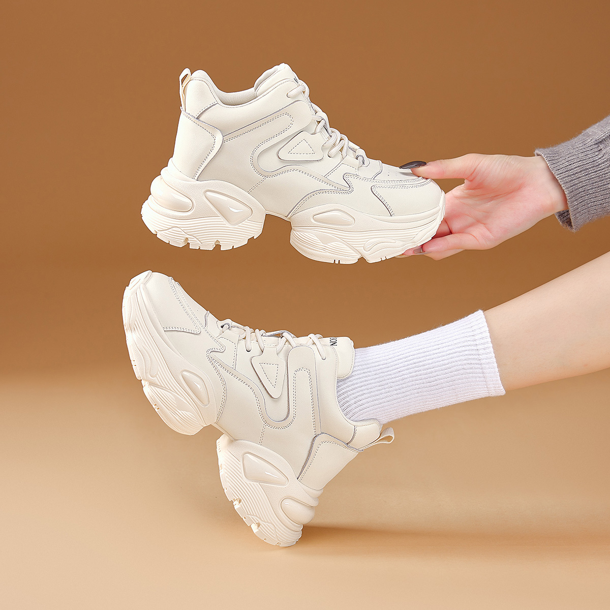 哈森厚底高帮加绒保暖老爹鞋女鞋子2025冬季爆款休闲运动鞋小白鞋 - 图0