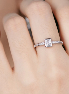 旭平时尚简约小巧方形戒指小众叠戴设计高级感闪耀指环精致食指戒