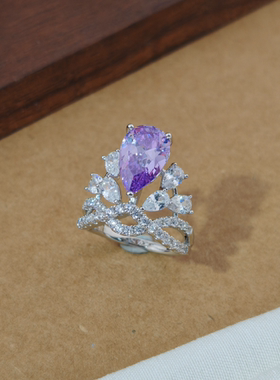 艳艳在逃公主紫色皇冠戒指闭口不可调闪烁戒指时尚轻奢食指戒指环