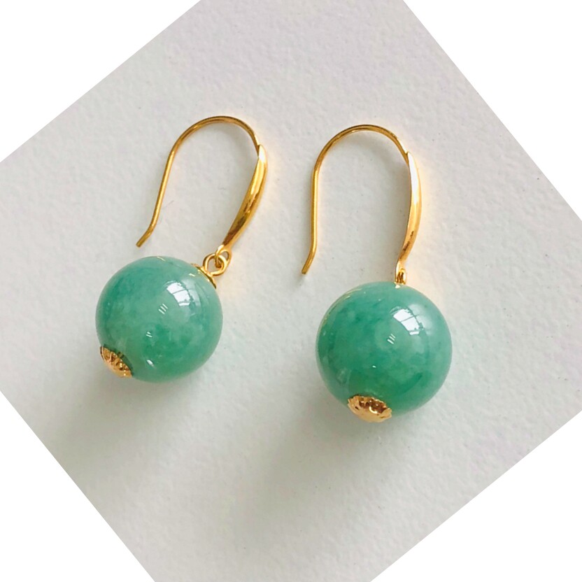 伟德国际翡翠无事牌耳坠镶嵌图片、价格及佩戴方法全解析