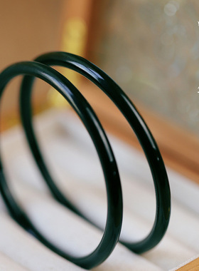 新疆正品和田青玉叮当镯塔青黑乌鸡细手镯一对网红玉石镯子大圈口