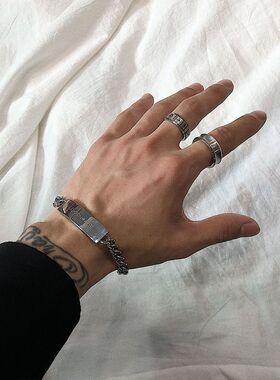 笑脸字母方牌情侣款钛钢手链男不掉色简约潮牌手饰韩版ins冷淡