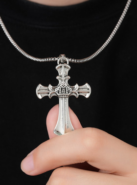 复古做旧皇冠十字架项链男潮流个性嘻哈风锁骨链男士吊坠颈链饰品