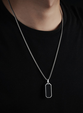 钛钢黑色几何形方块项链男简约小众轻奢锁骨链女高级感百搭配饰