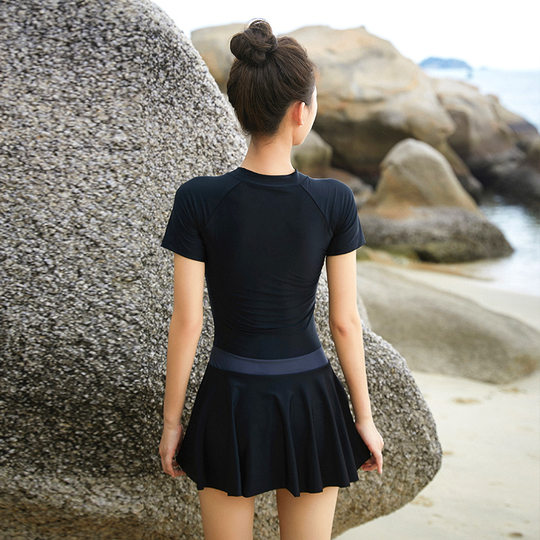 Women's swimsuits, hot spring dresses, sun protection