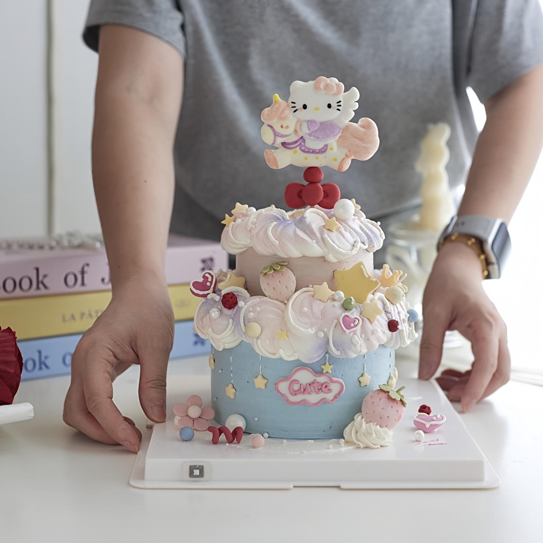 包邮佳妍同款烘焙悬浮自动旋转kt小猫木马烘焙蛋糕底托双层包装盒,淘宝优惠券,粉丝福利购,淘宝优惠卷