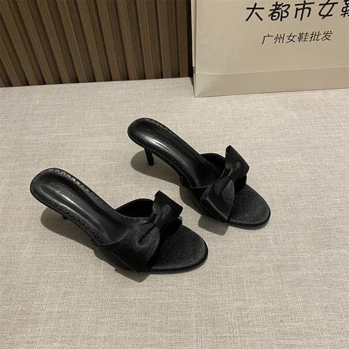甜美风圆头浅口一字蝴蝶结拖鞋女2025新款外穿百搭细跟绸缎高跟鞋 - 图3