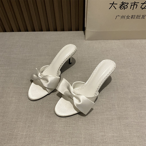 甜美风圆头浅口一字蝴蝶结拖鞋女2025新款外穿百搭细跟绸缎高跟鞋 - 图2
