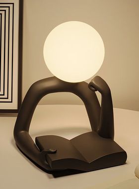 哇屋原创设计轻奢简约树脂抽象人物看书台灯小夜灯摆件桌面卧室女