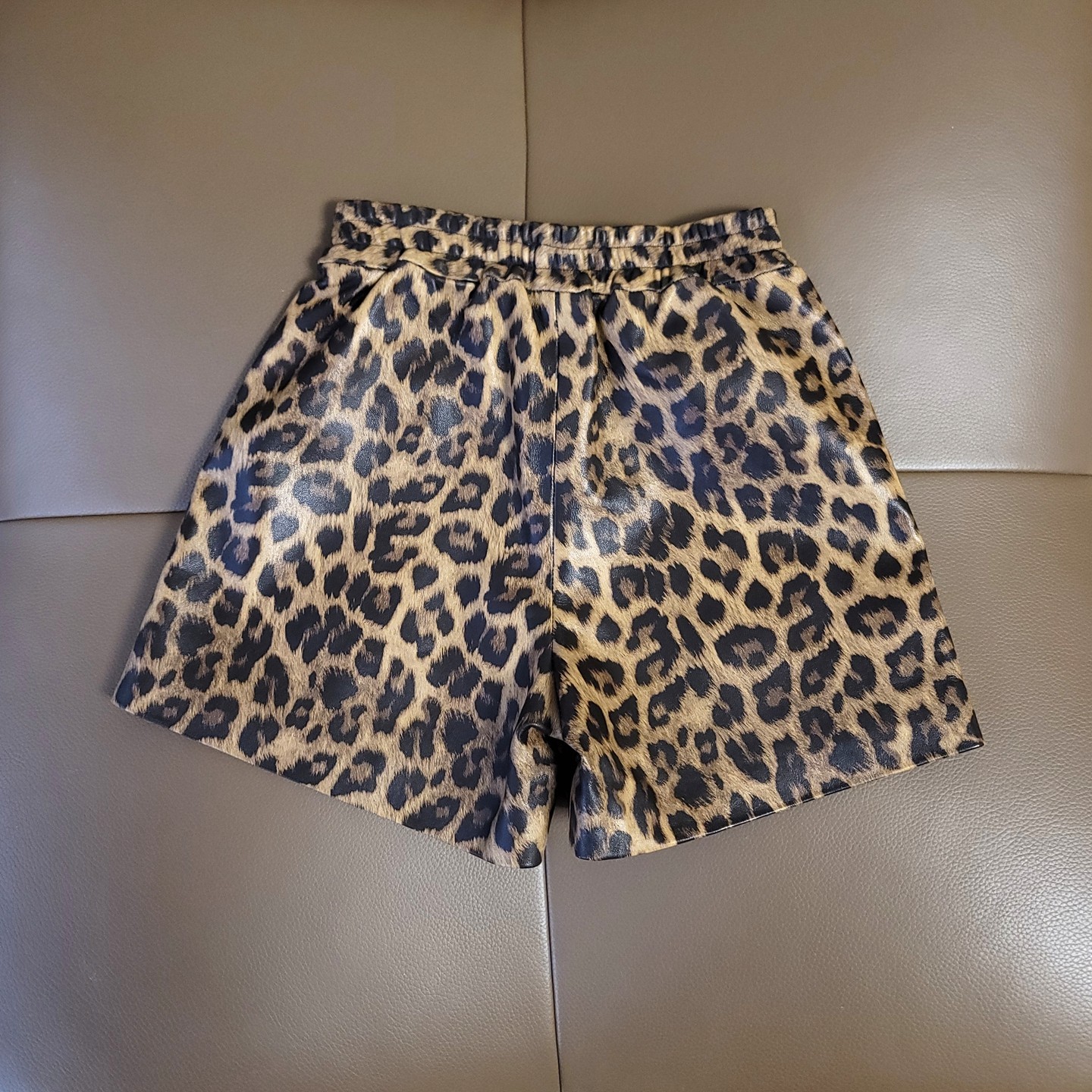 港风豹纹真皮女裤休闲外穿绵羊皮松紧腰短裤宽松直筒打底热裤秋装,淘宝优惠券,粉丝福利购,淘宝优惠卷