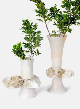 现代中古风样板房餐桌售楼处酒店洽谈桌大理石云石高档花瓶摆件