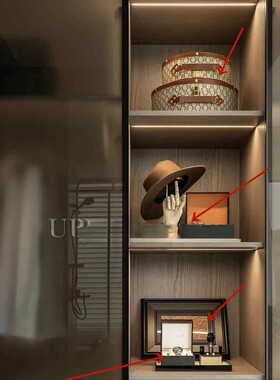 现代轻奢样板房衣帽间衣柜收纳箱装饰画手饰手表帽子组合装饰摆件