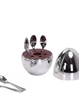 现代轻奢样板房厨房台面高档真花挂画餐具真蛋糕托盘杯子组合