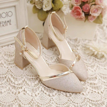 ເກີບສີອ່ອນ Dress 2023 Thick Heel Sandals Performance Bridesmaid High Heels Female Wedding Versatile Thick Heel British Style Pointed Toe