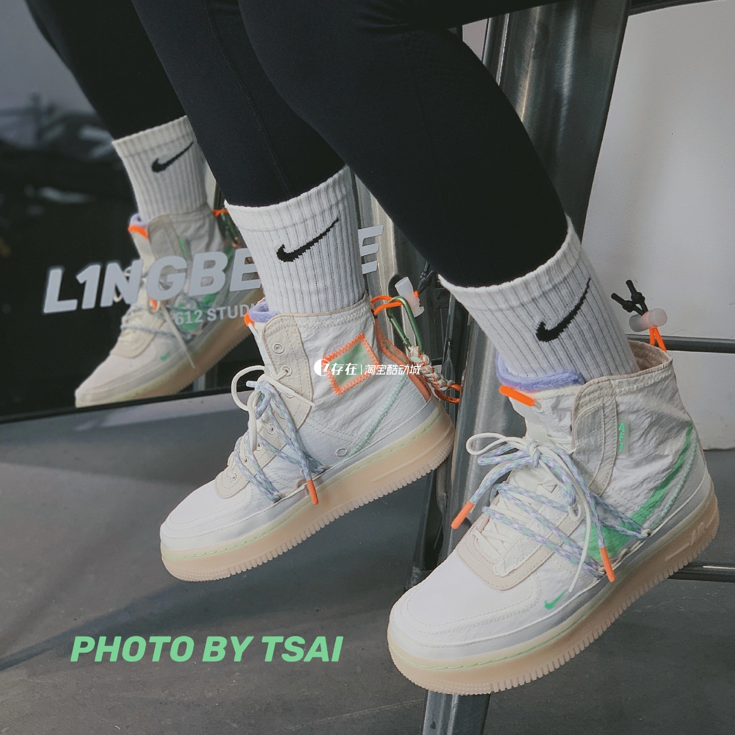 Nike/耐克 Air Force 1空军一号高帮女子运动休闲板鞋 DO7450-211 - 图0