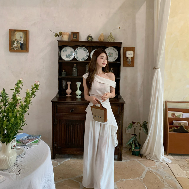 Huangzuozuo Sazuojia ຂະຫນາດນ້ອຍ slanted shoulder top trousers temperament ຊຸດແມ່ຍິງ summer ສອງສິ້ນ