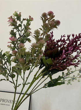 粉红塑料铃铛花风铃花果子松果