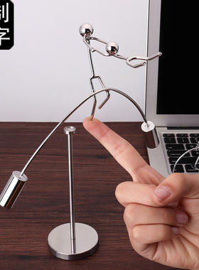 新款小铁人平衡减压玩具桌上不倒翁创意摆件圣诞礼物办公室男生日