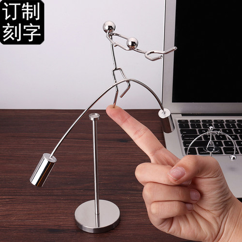 新款小铁人平衡减压玩具桌上不倒翁创意摆件圣诞礼物办公室男生日 - 图1