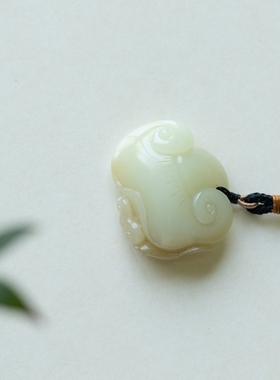 泼墨。温润细腻  天然和田玉 精雕如意手把玩/手把件 证全（原4千