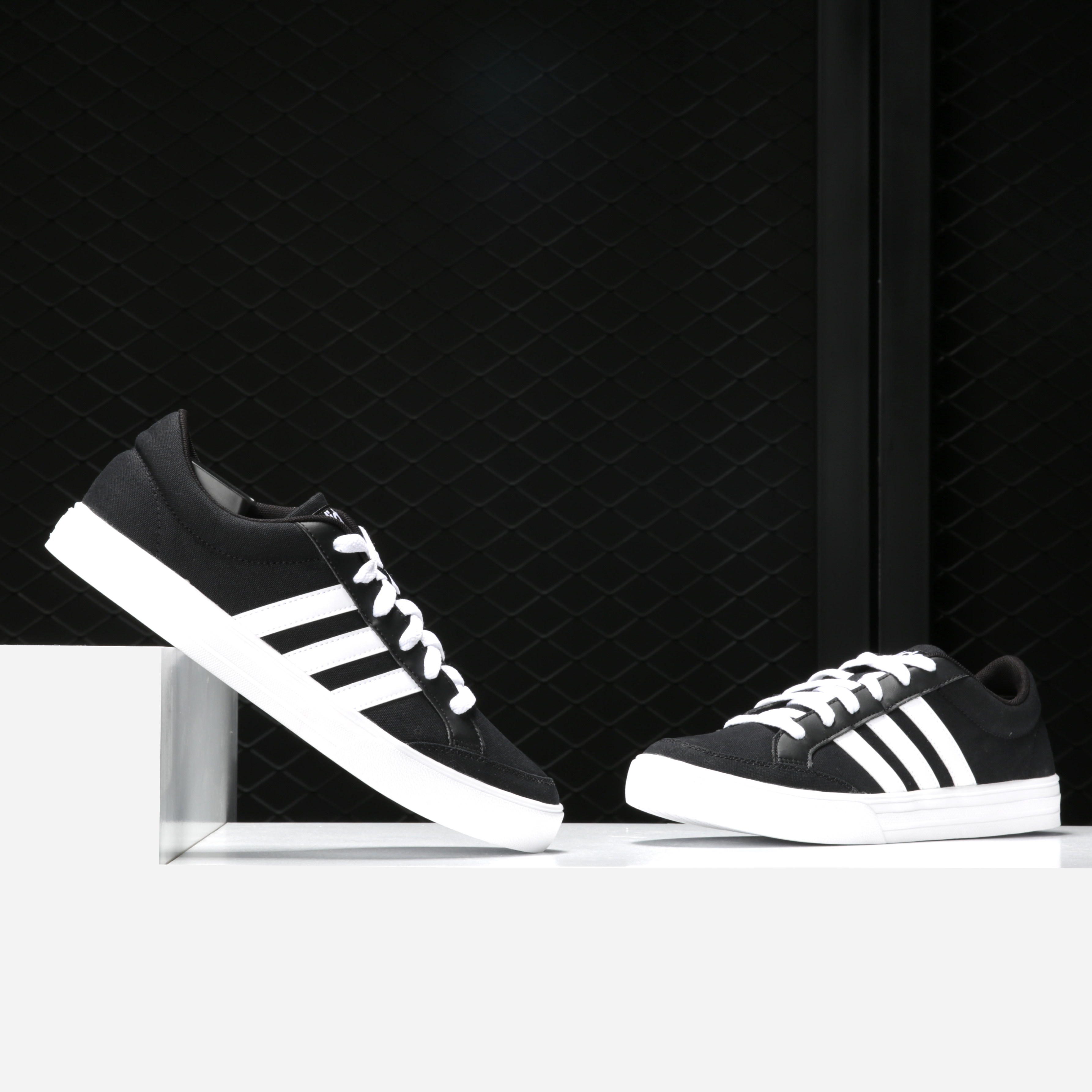 Adidas/阿迪达斯正品 新款休闲运动男子低帮帆布鞋AW3890 91 - 图2