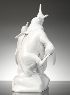 纯白企鹅群动物瓷塑摆件