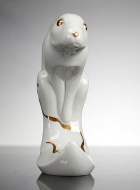 十二生肖兔纯白描金动物瓷塑