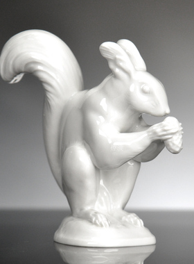 动物瓷塑纯白小松鼠装饰摆件