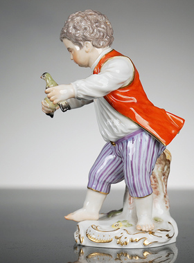 园丁孩童与小鸟彩绘描金摆件