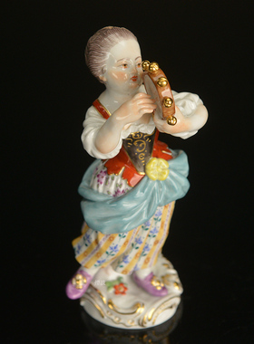 拿着小手鼓的园丁女孩彩色描金