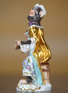 女歌手描金瓷塑猴子乐队
