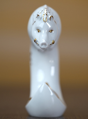 十二生肖猪纯白描金动物瓷塑