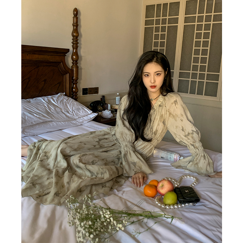 ZHUYIYI 早春新款气质显瘦V领法式碎花连衣裙女喇叭袖长袖雪纺裙,淘宝优惠券,粉丝福利购,淘宝优惠卷