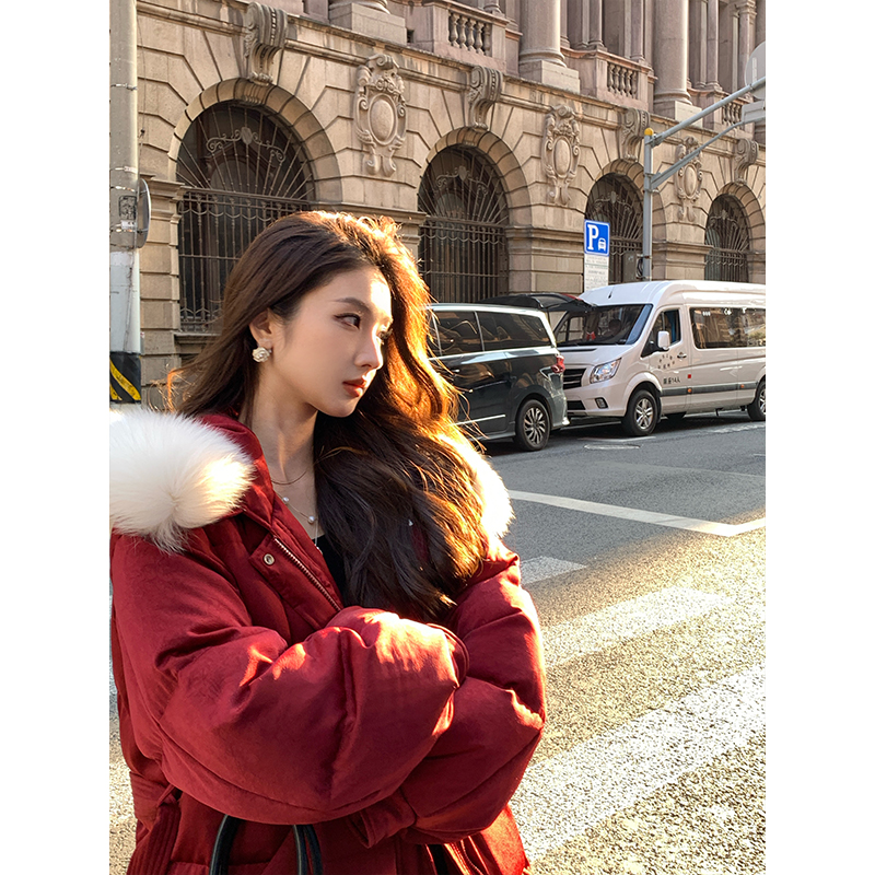 90白鹅绒暗红色长款系带羽绒服女冬季新款过膝加厚狐狸大毛领 - 图1