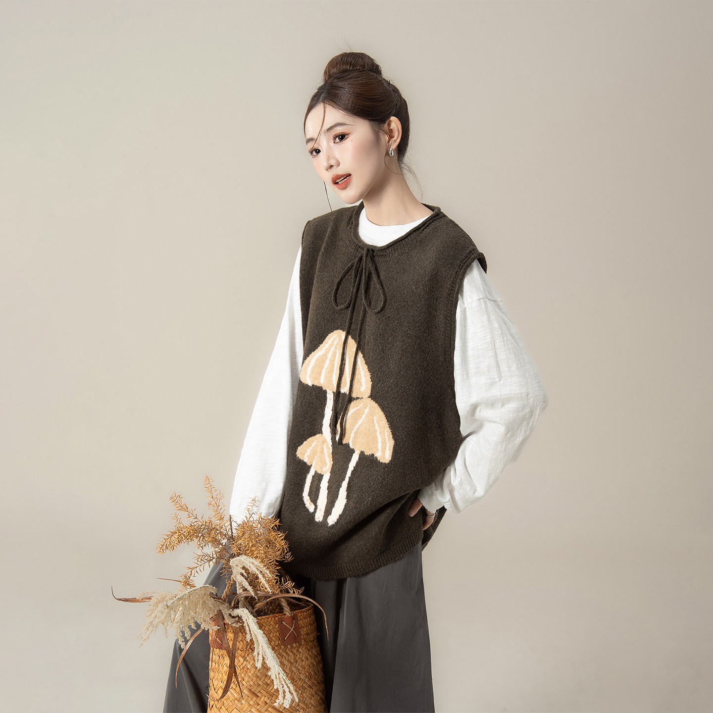 日系文艺复古卡通蘑菇针织马甲女春秋新款叠穿T恤花苞阔腿裤套装,淘宝优惠券,粉丝福利购,淘宝优惠卷